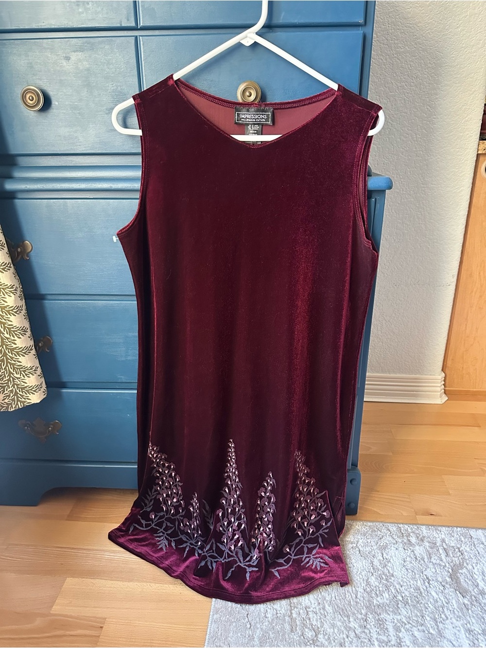 Impressions Y2K Burgundy Velvet Sleeveless Dress with Embroidered Hem